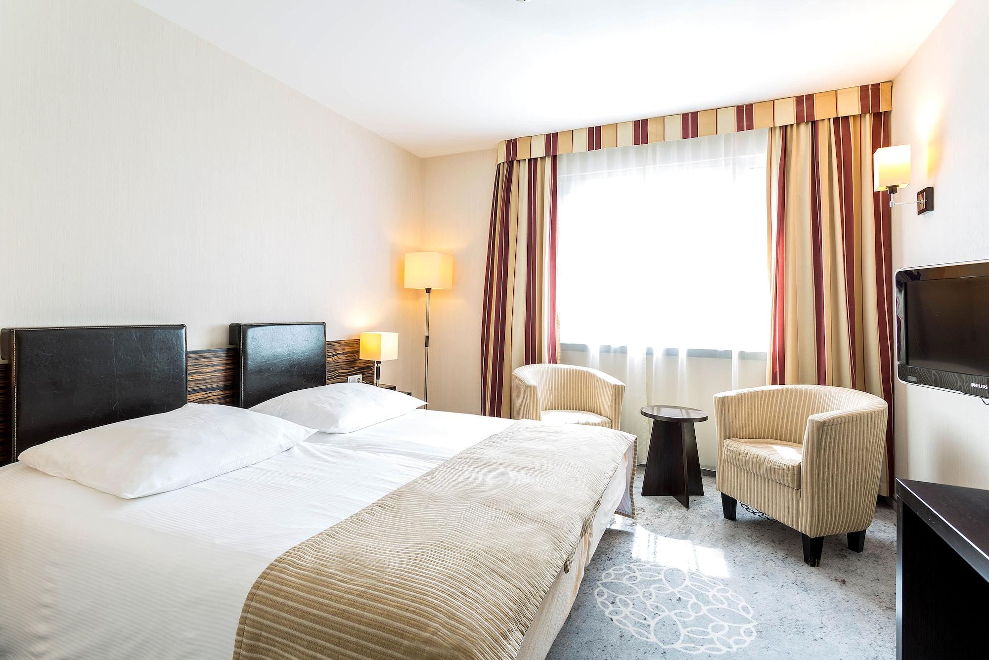 Qubus Hotel Kielce Exterior photo